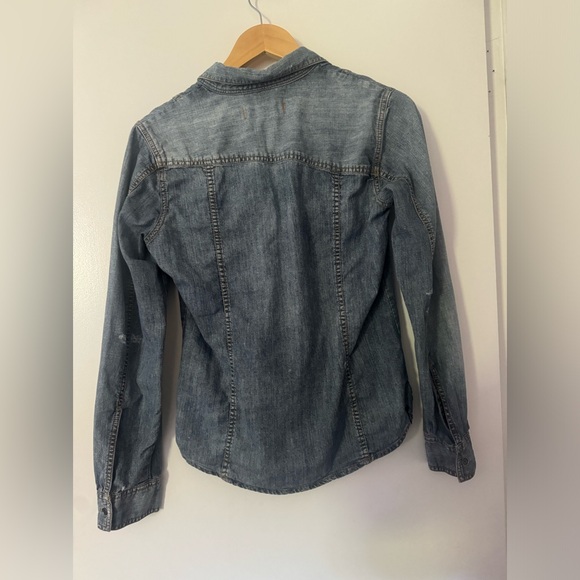 Women’s Volcom distressed denim button down - Picture 2 of 6